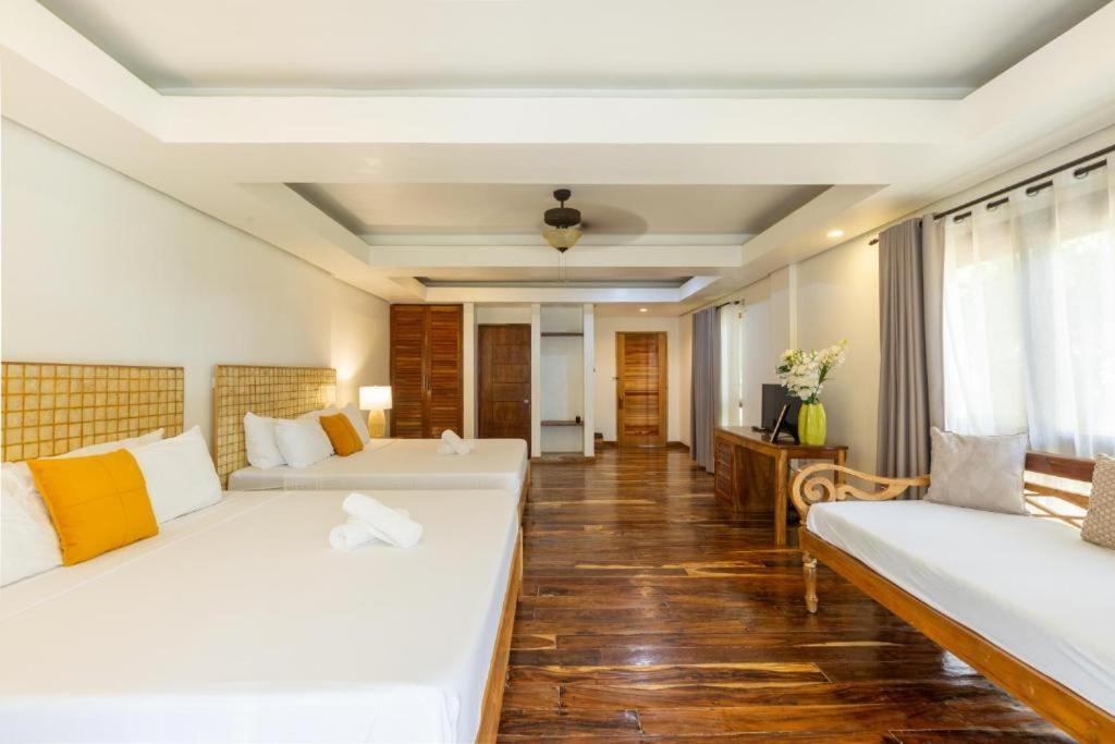 Nabulao Beach Resort Hinoba-an Bagian luar foto