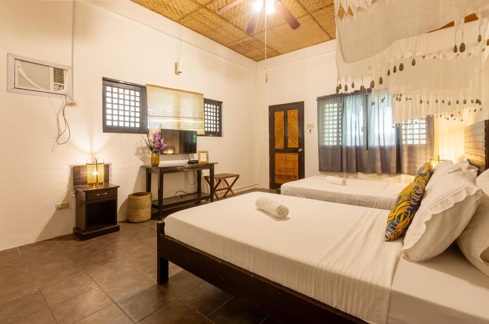 Nabulao Beach Resort Hinoba-an Bagian luar foto