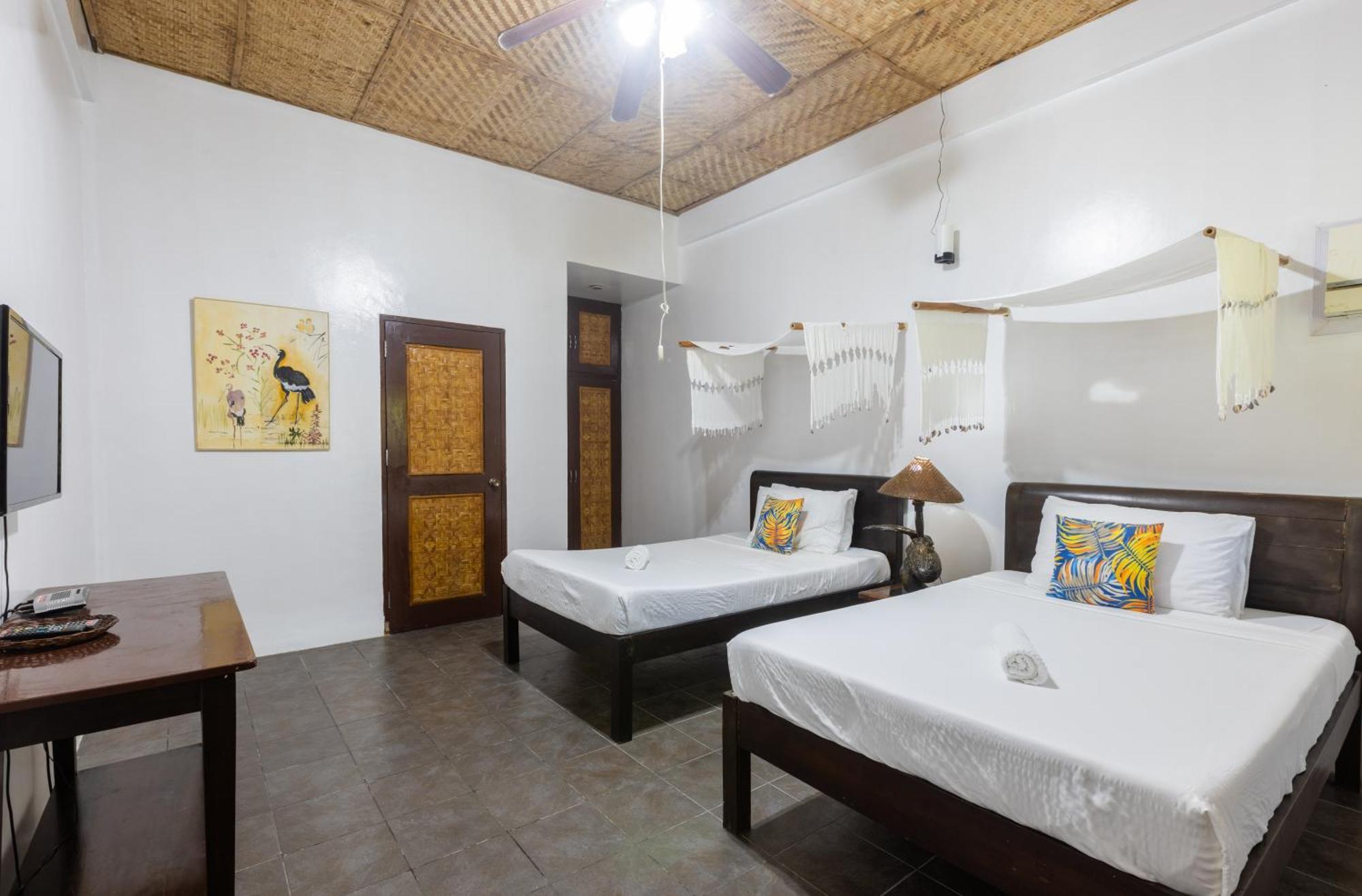 Nabulao Beach Resort Hinoba-an Bagian luar foto