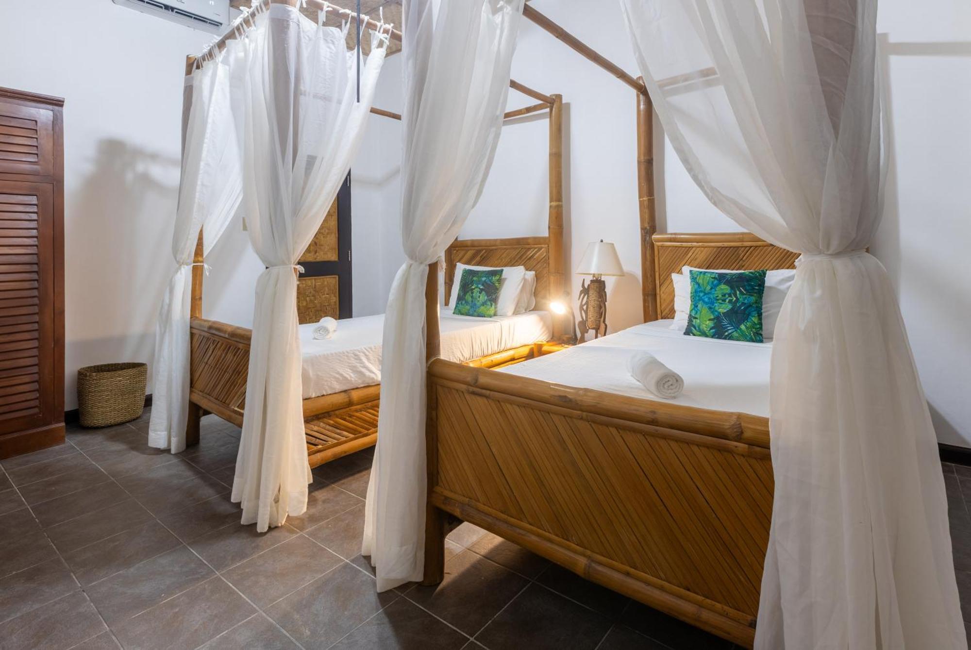 Nabulao Beach Resort Hinoba-an Bagian luar foto