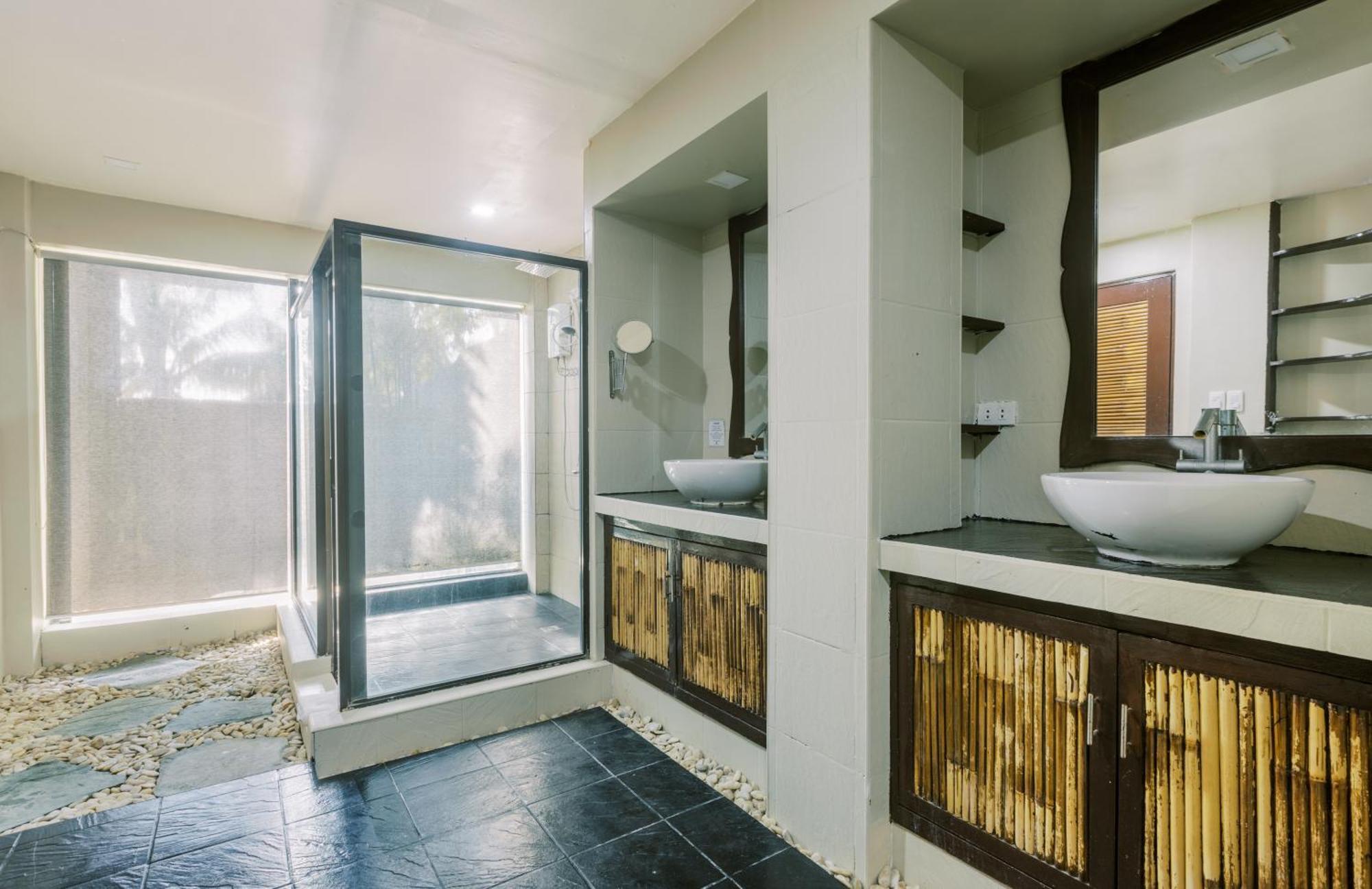 Nabulao Beach Resort Hinoba-an Bagian luar foto
