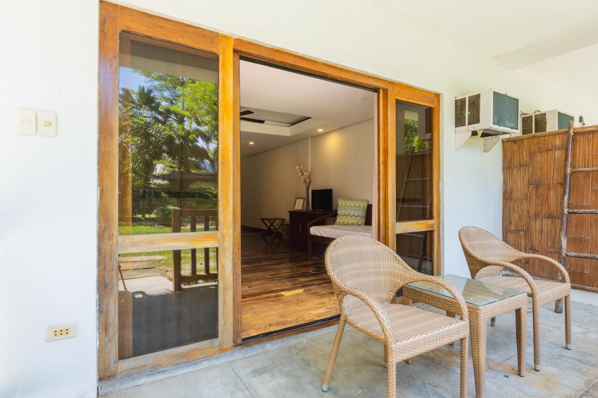 Nabulao Beach Resort Hinoba-an Bagian luar foto
