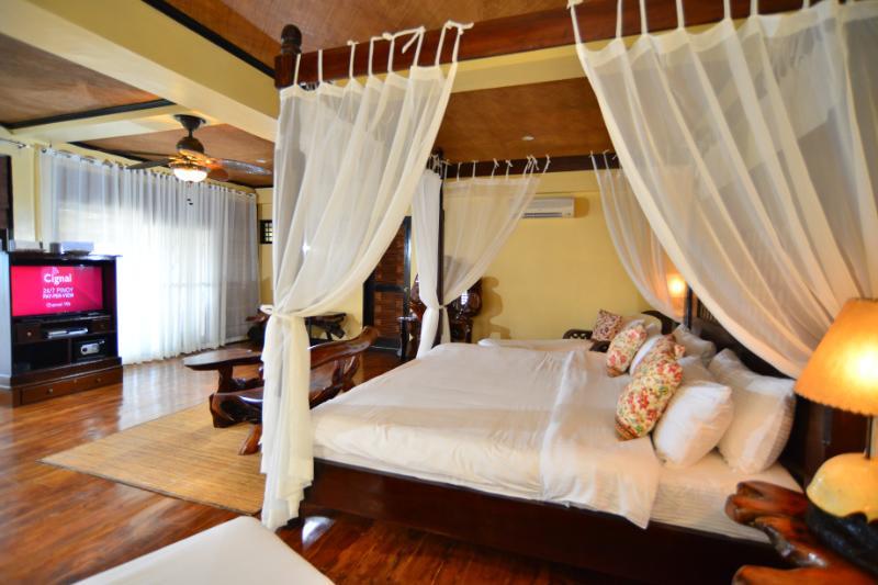 Nabulao Beach Resort Hinoba-an Bagian luar foto