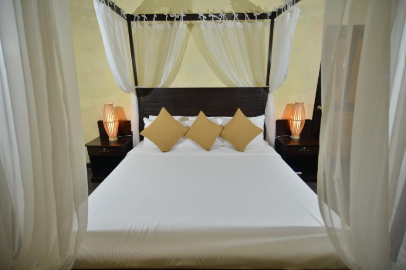 Nabulao Beach Resort Hinoba-an Bagian luar foto