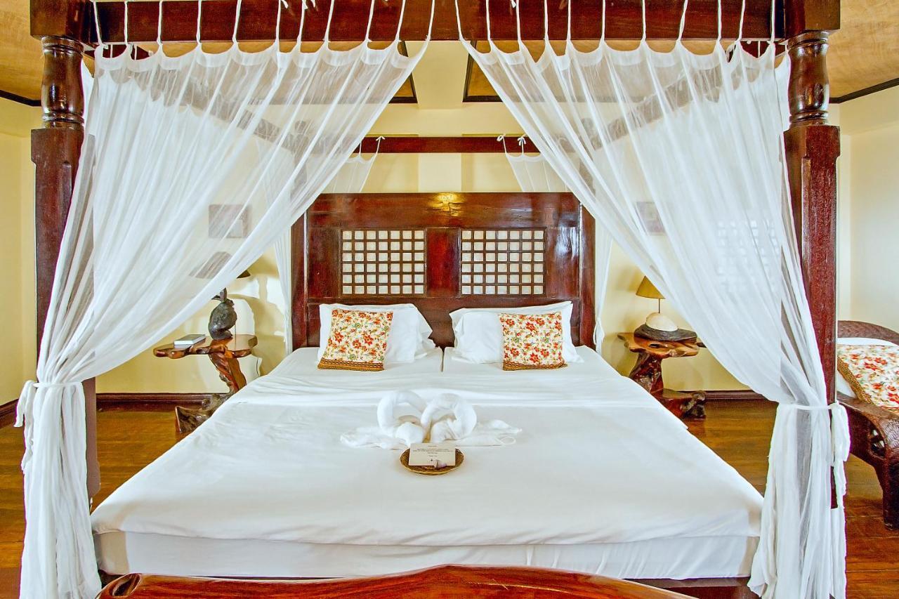 Nabulao Beach Resort Hinoba-an Bagian luar foto